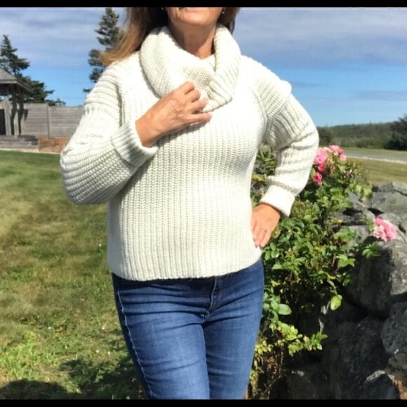 Mossimo cowl  neck sweater, long sleeves, raglan cut, oversized & loose fitting - Picture 1 of 4